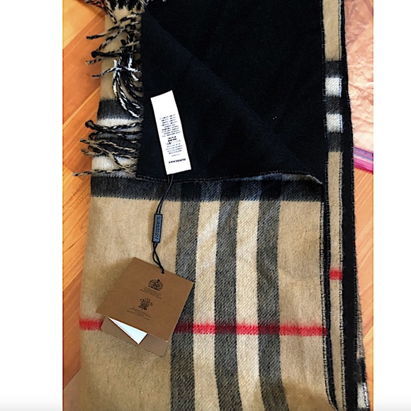 Burberry Reversible Giant Check To Solid Cashmere Scarf - Picture 12 of 15